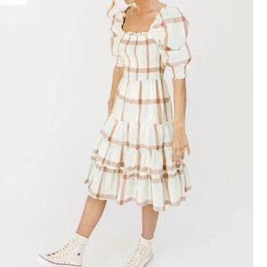 Sweet en form “Elliana” White Cream Puff-Sleeve Midi Dress in plaid pattern XS